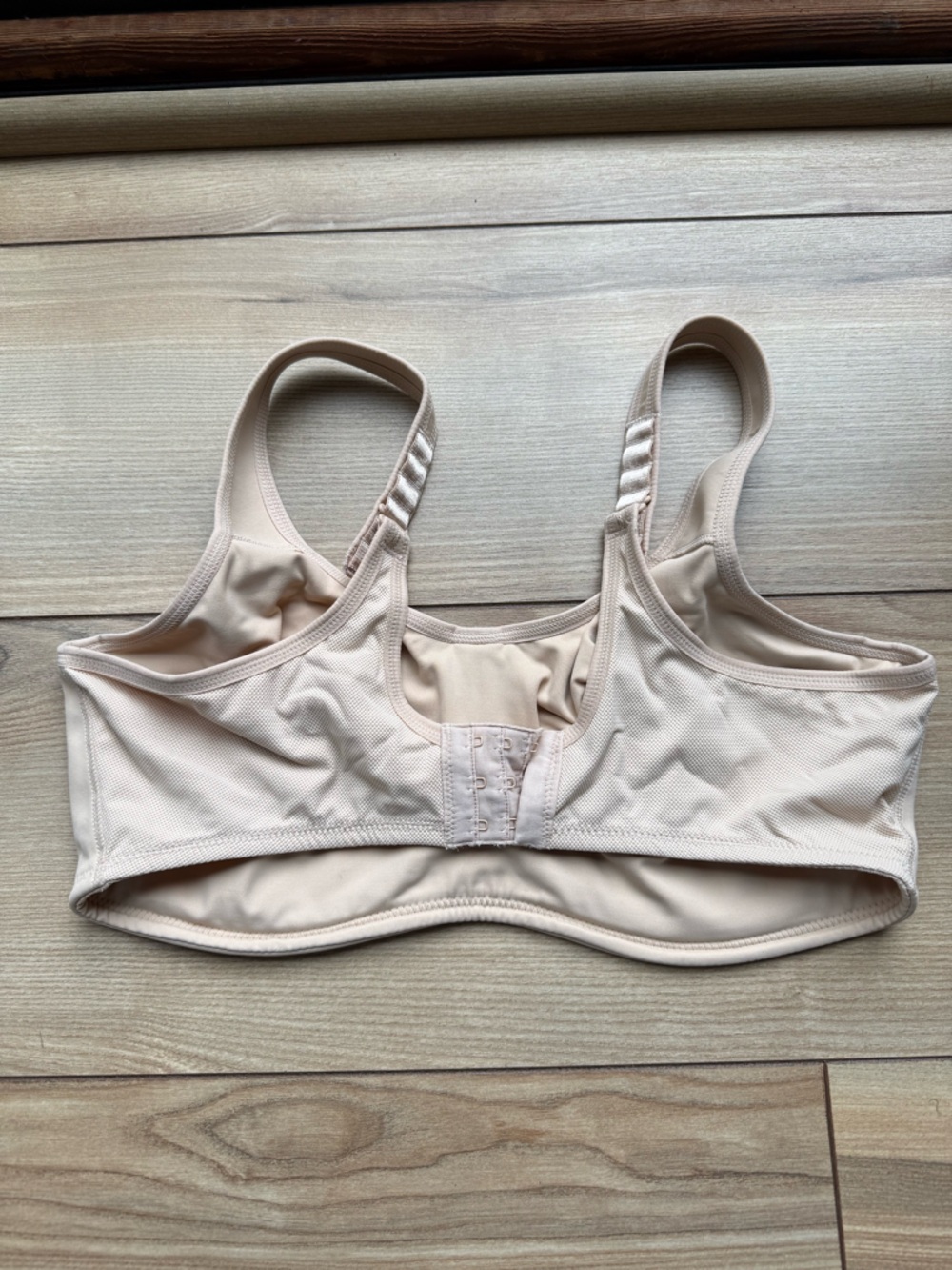 Wacoal Sport 38DD bra - Picture 3 of 8